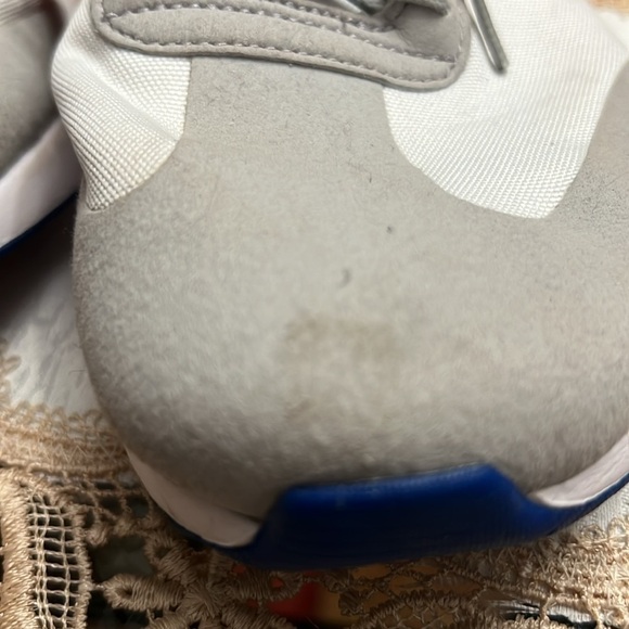 Adidas run 60 red and gray men’s size 9 shoe non-worn has a few spots - Picture 6 of 9